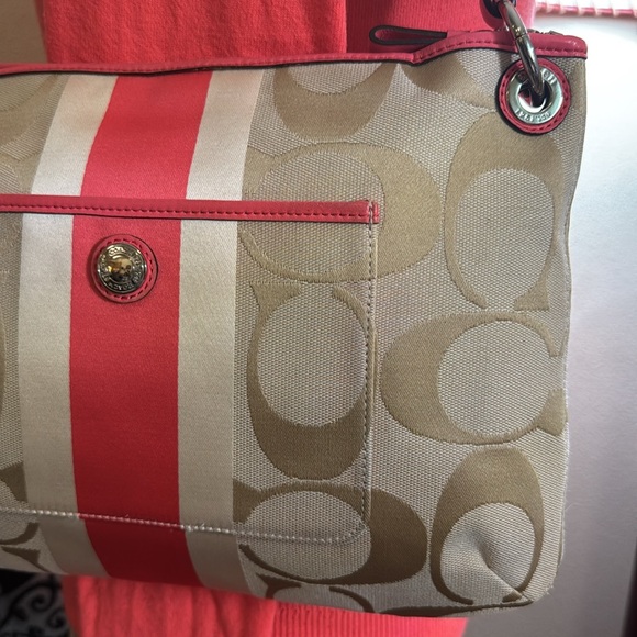NWOT COACH medium sized handbag. Zip closure, multicolor tag & beautiful color. - Picture 3 of 16